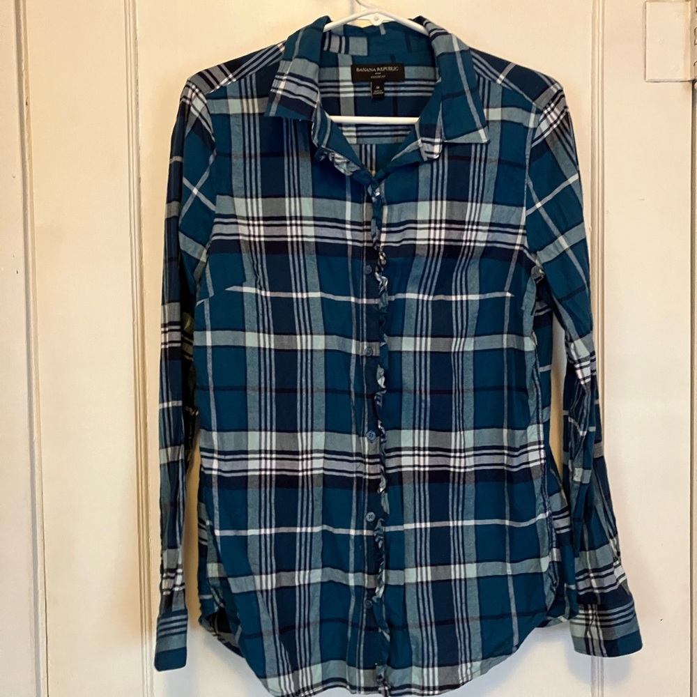 Banana Republic Women’s button down shirt w/ a little ruffle - size Medium